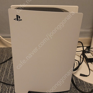 PS5 디스크 본체 + 듀얼센스 4개 + 트러스트마스터 t150 레이싱휠, 거치대 판매합니다.