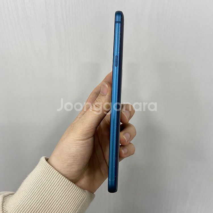 83316 Q8 64기가 블루 공기계 팝니다 3만원--4