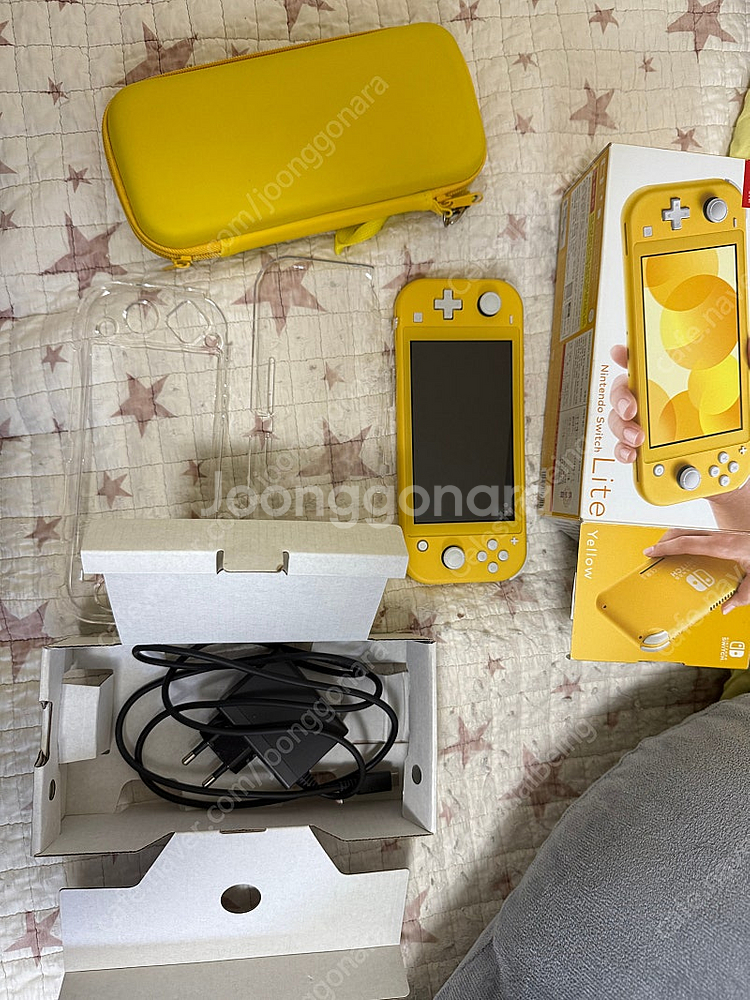 닌텐도 스위치 라이트 옐로우 A급 박스풀셋 판매합니다.--0