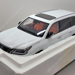 1:18 LCD 렉서스 LX570 화이트 다이캐스트 모형자동차