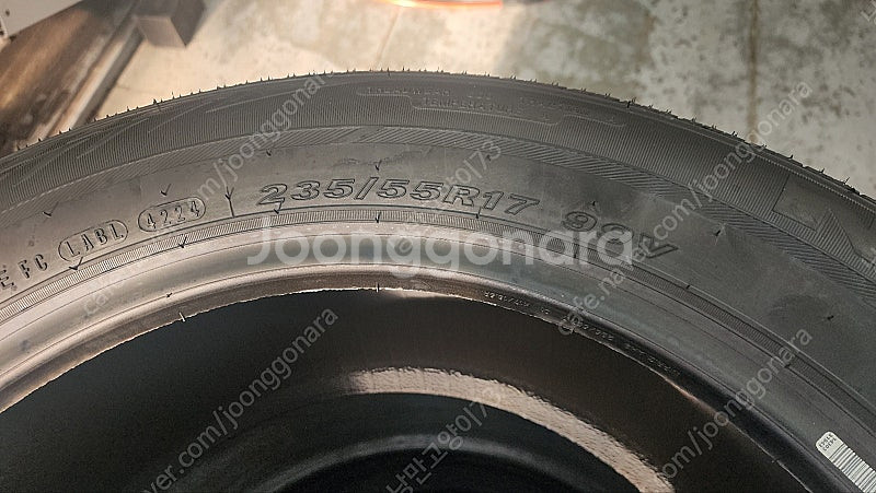 넥센타이어 AH8 235 55 17 이월타이어 팝니다.--2
