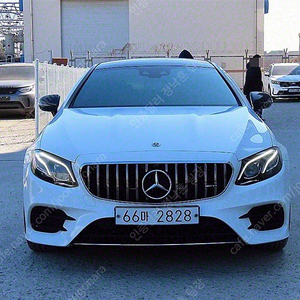 벤츠 E클래스 중고차 벤츠 중고차 수입중고차 흰색 2019년식 89,655km E220d 쿠페 수원중고차
