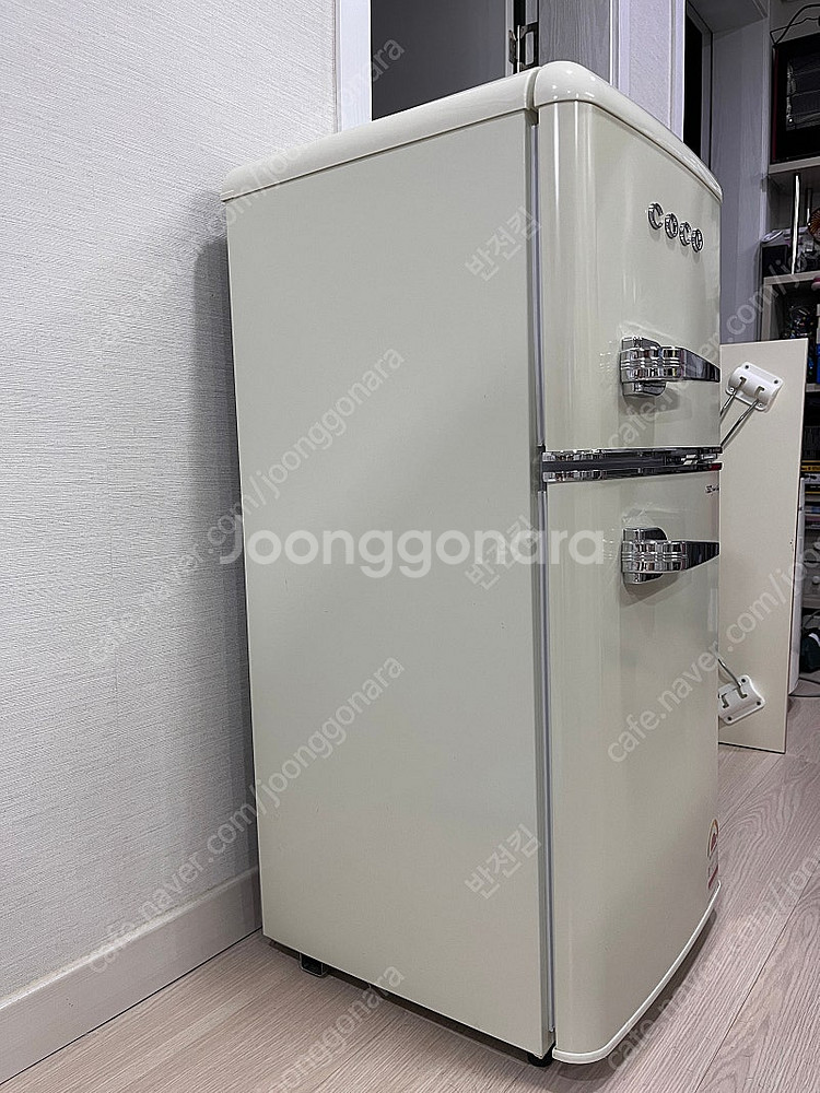 레트로 소형 냉장고 팝니다 (68L)--2