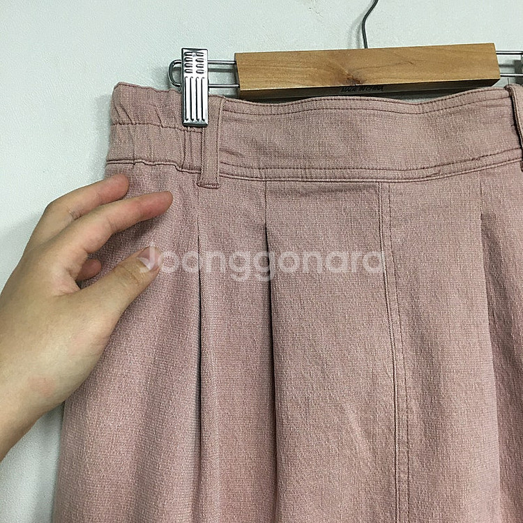 22 써스데이아일랜드 핀턱 뒷밴딩 미디 스커트 S / ...--1