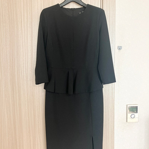 시크하게 섹시한 오피스룩 자라 ZARA 블랙 트임 원피스 판매합니다:)