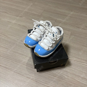 나이키 키즈 조던11 레트로 로우 유니버시티