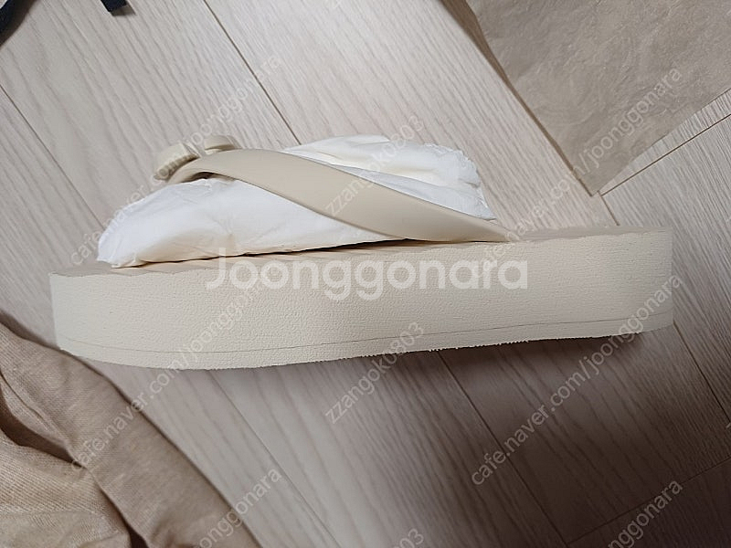 (새상품)구찌 쉐브론 여성 러버 쪼리 220--6