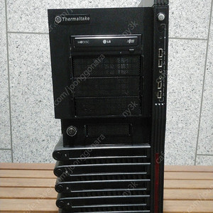 써멀테이크 level 10 gt 블랙 케이스 팝니다