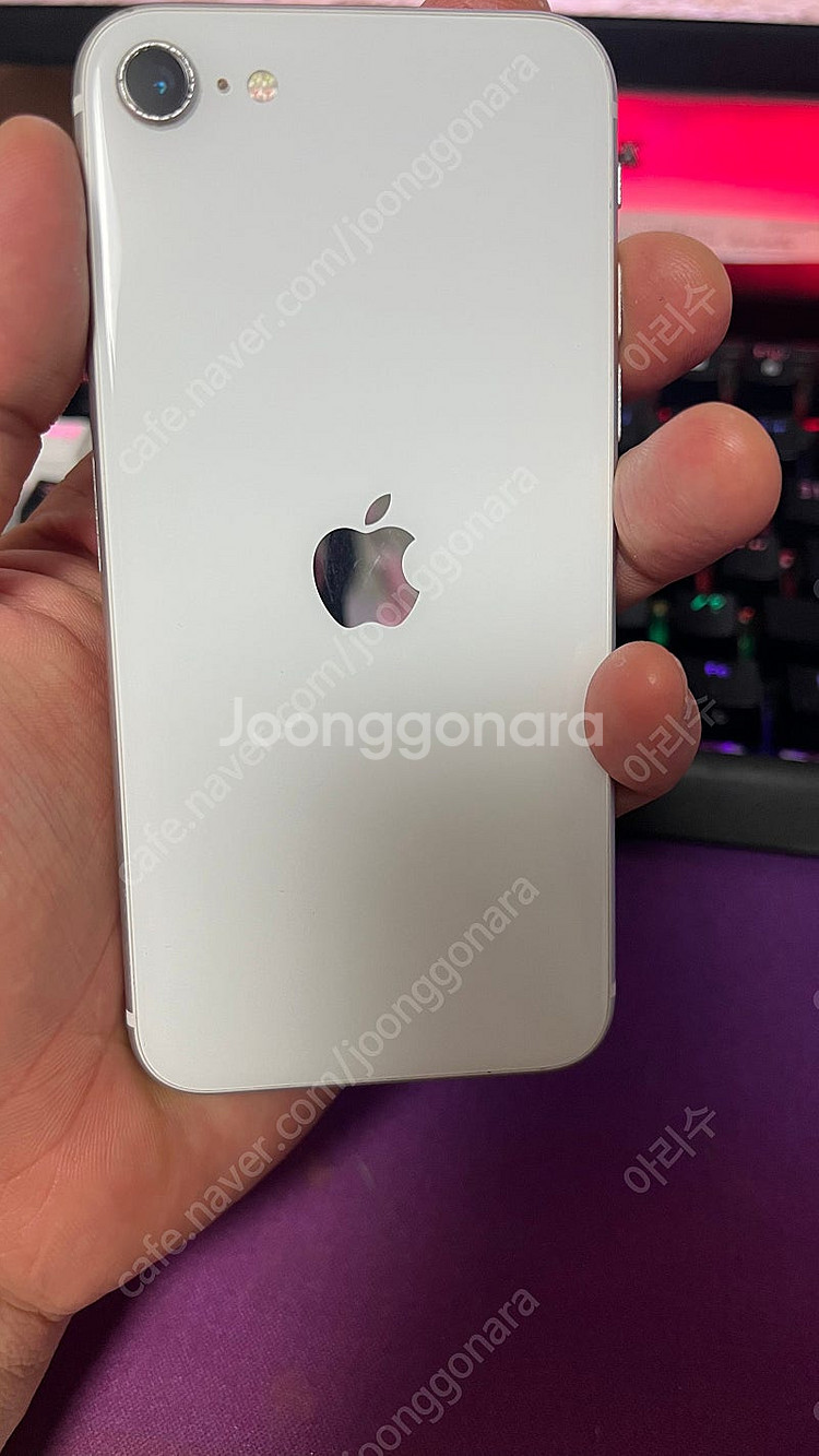 아이폰 SE2 128 화이트 팝니다--6