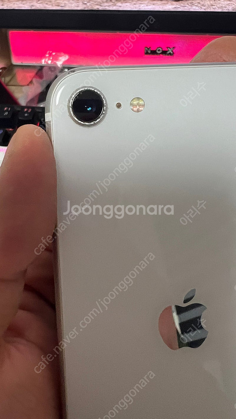 아이폰 SE2 128 화이트 팝니다--7