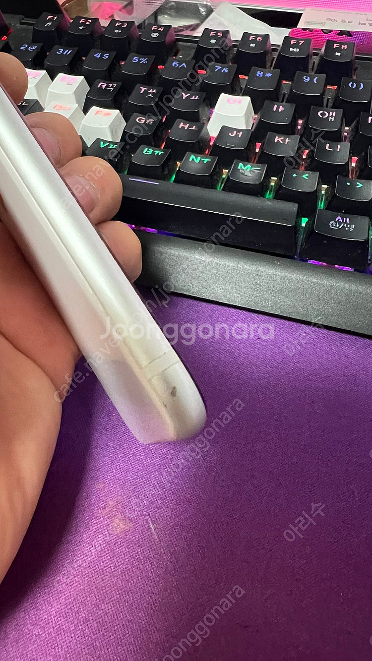 아이폰 SE2 128 화이트 팝니다--8