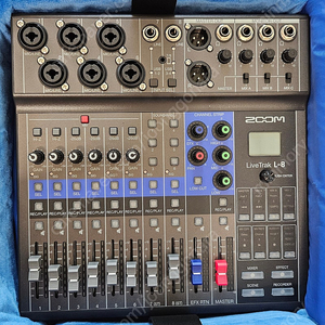 zoom LiveTrak L-8 믹서