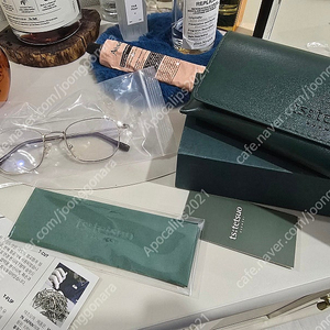 연예인 일본 안경 브랜드, 테츠오 신상 금테입니다. 정가 30만원, 반가격에 판매합니다 (새상품)