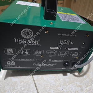 타이거볼트 12V 급속 배터리충전기 DAC-V650 판매합니다.