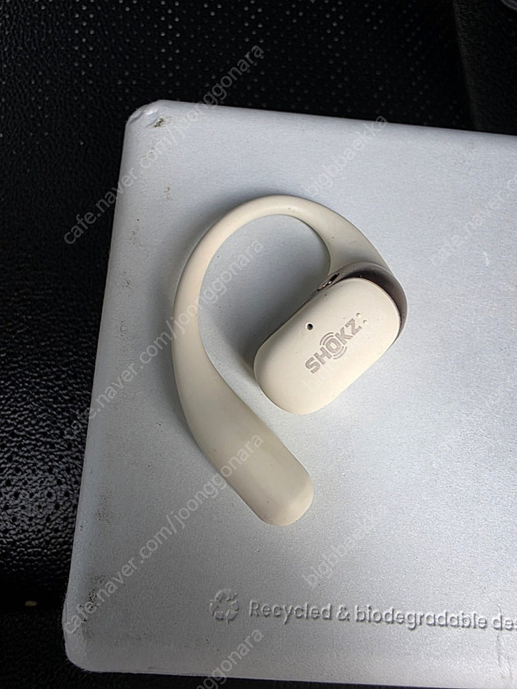 샥즈 오픈핏2 베이지 색상 팝니다--1