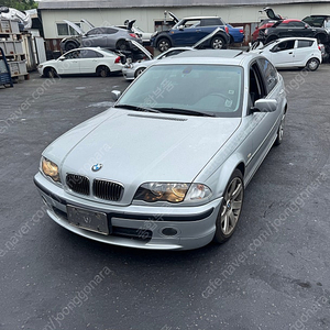 BMW E46 전기형 325i 부품차 각개합니다 앞범퍼 뒷범퍼 문짝 본네트 헤드라이트 전조등 후미등 테일램프 휀다 시트 내장재 송풍구 에어밴트 사이드미러 필러 윈도우모터