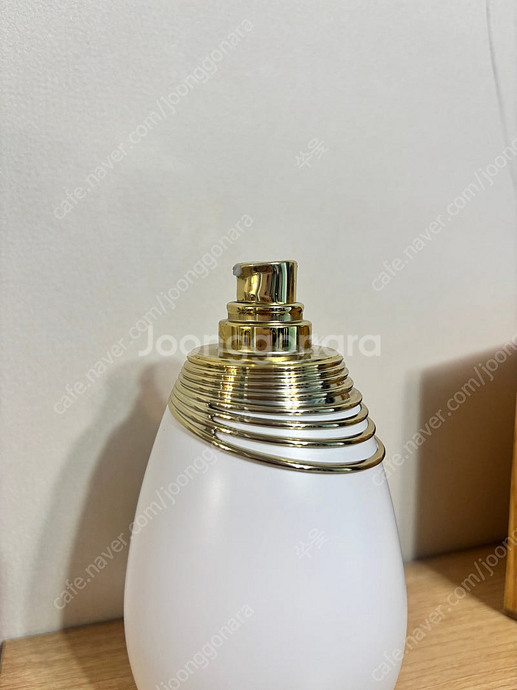 디올 쟈도르 퍼퓸 도 위에 분무부품 구합니다..--0