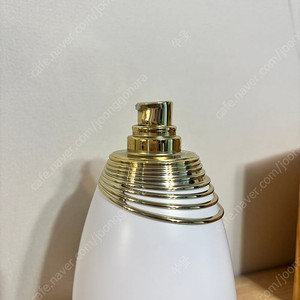디올 쟈도르 퍼퓸 도 위에 분무부품 구합니다..