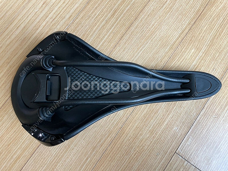 브롬톤 순정 피직안장--1