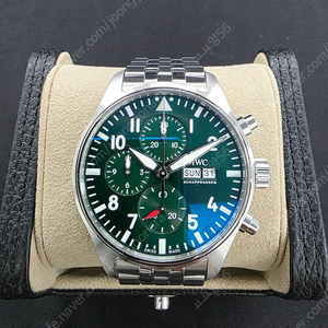 IWC 파일럿워치 크로노그래프 43mm 43미리 데에데이트 스틸 그린 IW378006 판매합니다.