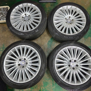 벤츠 W222 S350 정품 19인치 중고 휠타이어 세트 판매합니다.