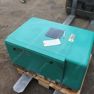 오난커민스 발전기 오난발전기 캠핑카전용 레저보트전용 발전기입니다 220볼트 출력 몇시간 안사용한 발전기입니다