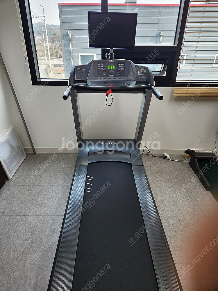헬스장용 런닝머신 판매합니다--0