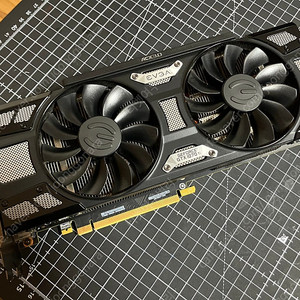 EVGA GTX 1070 Ti 8g 그래피가드 판매합니다.