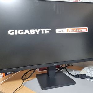 LG 27인치 최신 LED 모니터 27MR400 1대 팝니다.