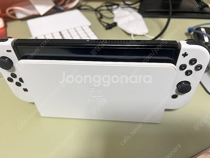 닌텐도 스위치 OLED 판매합니다. 20만원--0