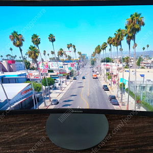 최대 144hz 삼성 커브드 24인치 게이밍 모니터 C24FG70FQK 팝니다 피벗 지원