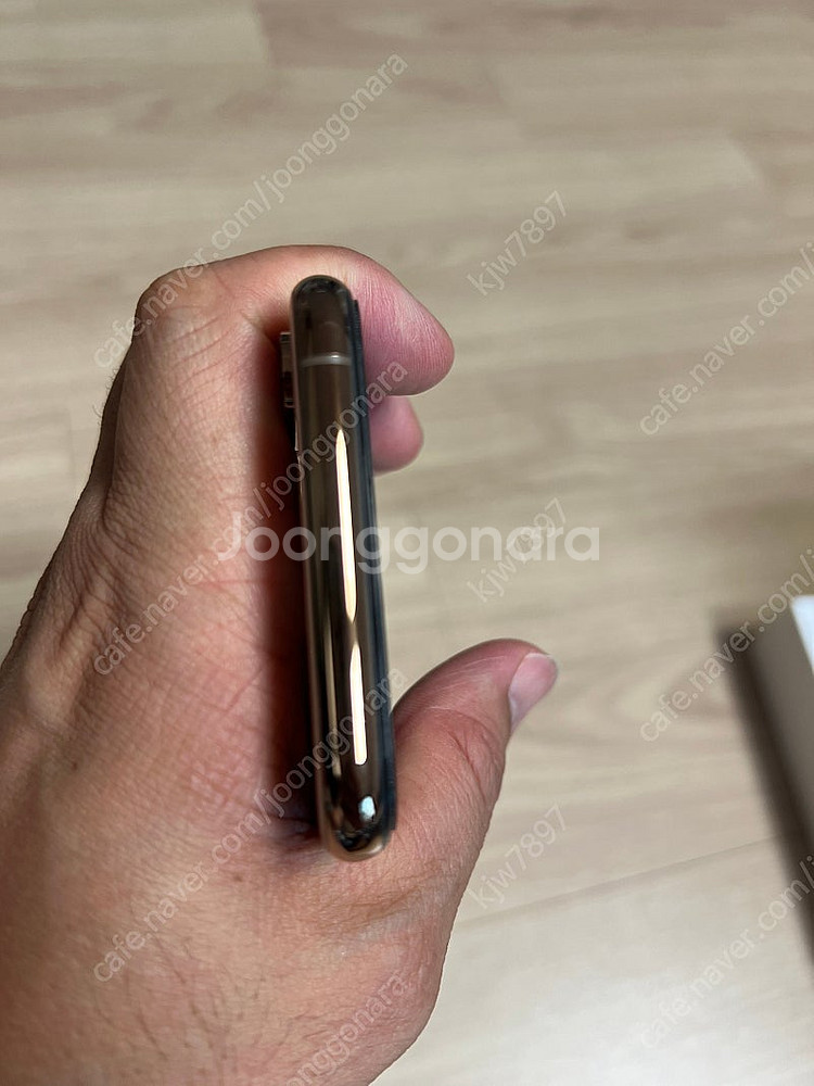 아이폰 XS 골드 64GB 팝니다--4