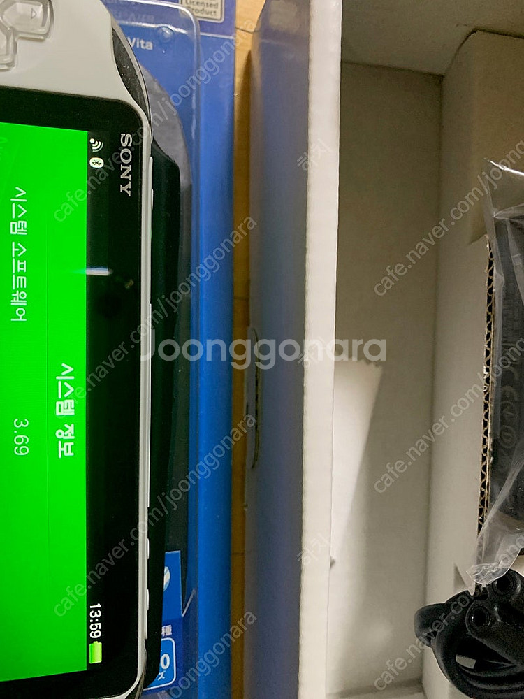 [대전] PS VITA 2세대 화이트 풀박스 판매합니다...--2