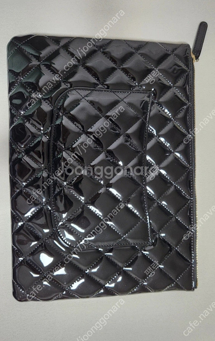 샤넬 클래식 클러치 뉴미듐 페이던트 샤이니골드--1