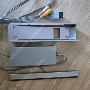 닌텐도위 wii 정품 전원어뎁터/거치대/센서바/케이블 등 부품 일괄 판매 합니다.