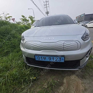 기아 니로 중고 니로 플러스 중고차 은색 2024년식 에어 (택시) 중고자동차