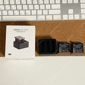 DJI 오즈모액션1 전용 정품 배터리2개 충전기