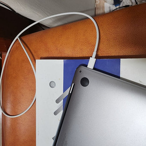 맥북프로 2017 16G 13" Two thunderbolt 3 port