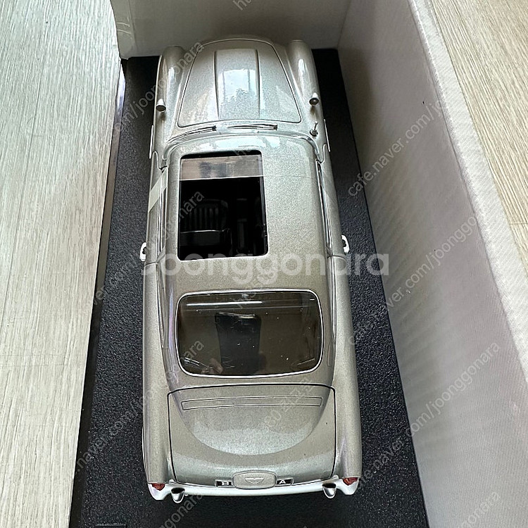 HotWheels 핫휠 1/18 애스턴마틴 DB5 골드...--2
