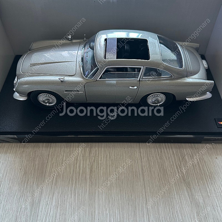 HotWheels 핫휠 1/18 애스턴마틴 DB5 골드...--3