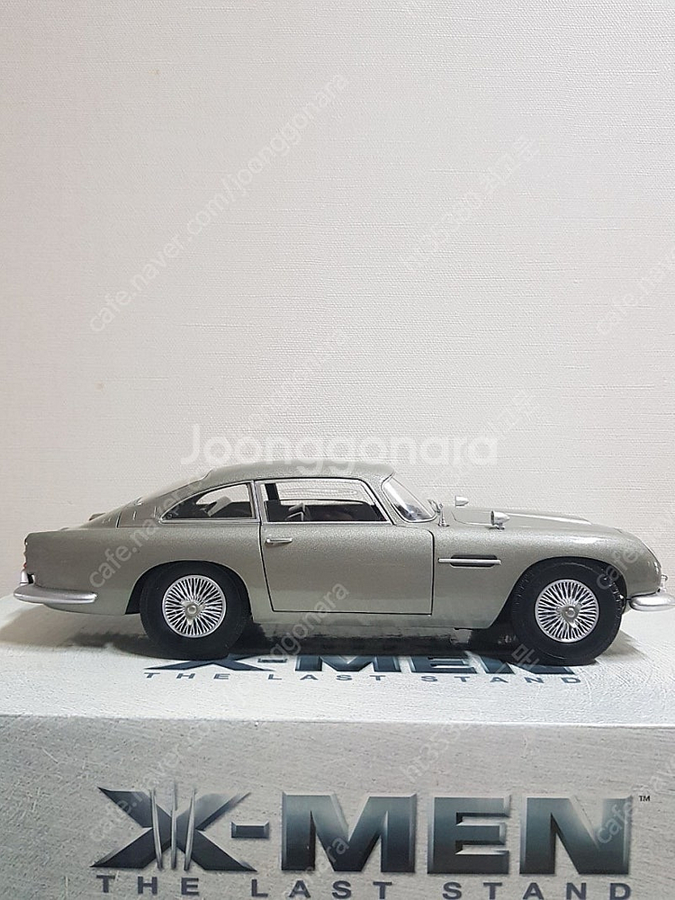 HotWheels 핫휠 1/18 애스턴마틴 DB5 골드...--6