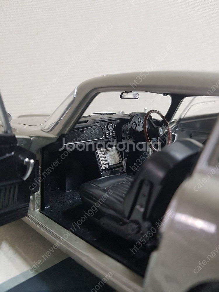 HotWheels 핫휠 1/18 애스턴마틴 DB5 골드...--9