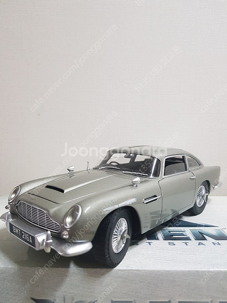 HotWheels 핫휠 1/18 애스턴마틴 DB5 골드...--0