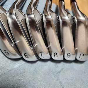 PRGR01 N.S.PRO 950R 아이언세트 PRGR02와 교환 희망합니다.