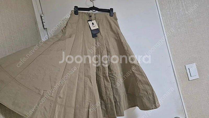 (택달린 새상품) 칼라거펠트 ss 트랑슈 스커트 베이지...--7