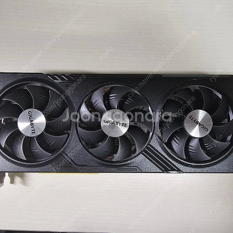 기가바이트 rtx 4070super 겜오씨 3팬--1
