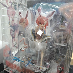 블루아카이브 1/7 스케일 츠바키,바니걸 네루 피규어