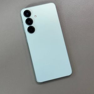 *초SSS급*갤럭시S25 민트색상 256용량 25년3월개통 흠집기스없는 초SSS급 새상품컨디션단말기 74만 판매합니다
