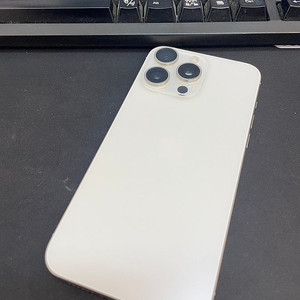 아이폰15프로맥스 화이트 256GB 상태좋은 중고100만팝니다.