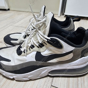(가격내림) NIKE 나이키 에어맥스270 리엑트 4만에 팝니다. (260)